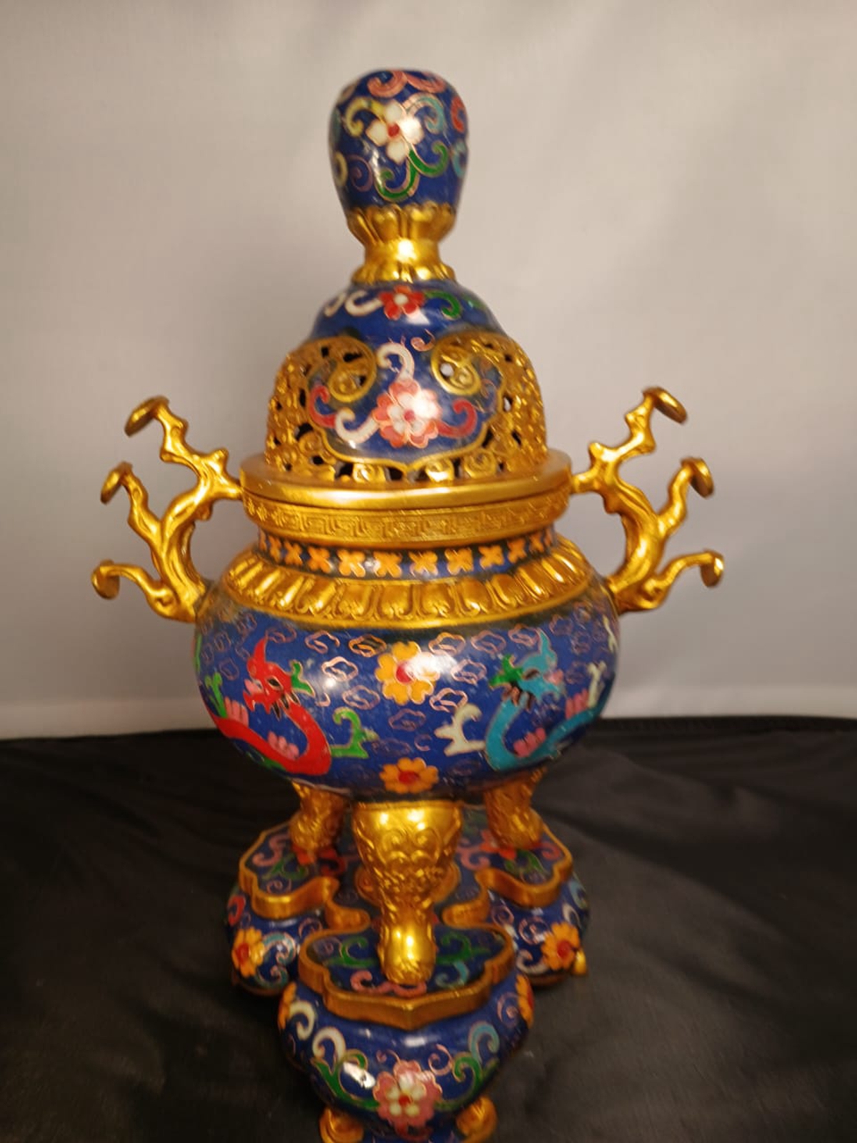 清铜掐丝琅夔龙螨耳三足香薰炉