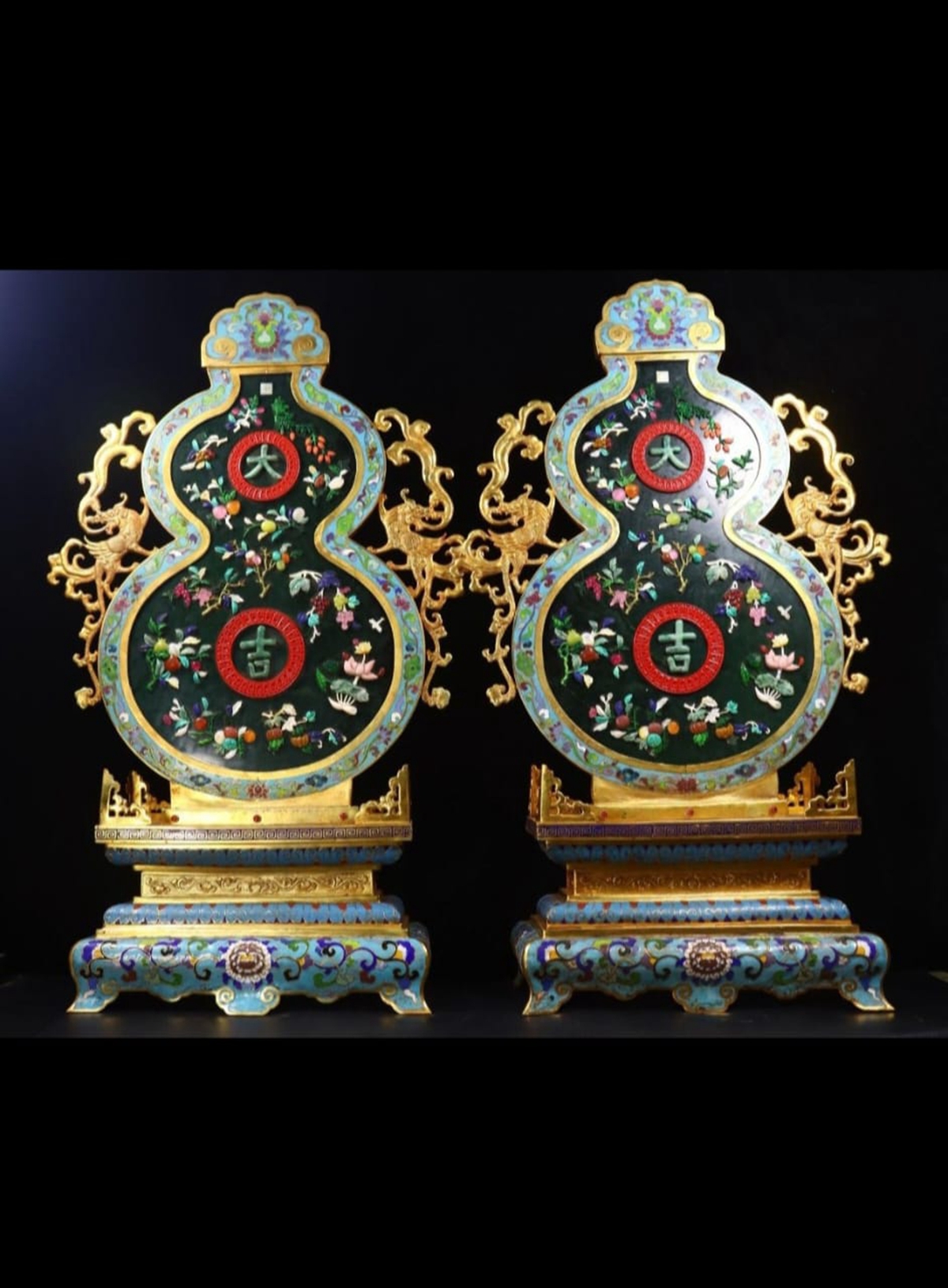 清乾隆铜胎拍丝珐琅嵌百宝大吉葫芦插屏一对