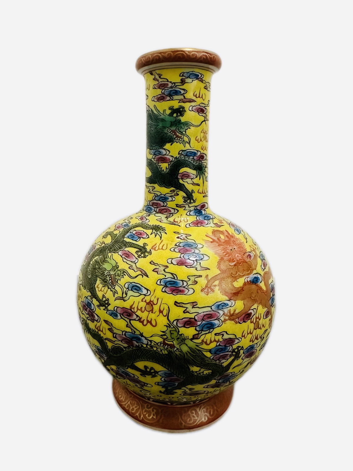 清乾隆黄地粉彩九龙穿云纹赏瓶