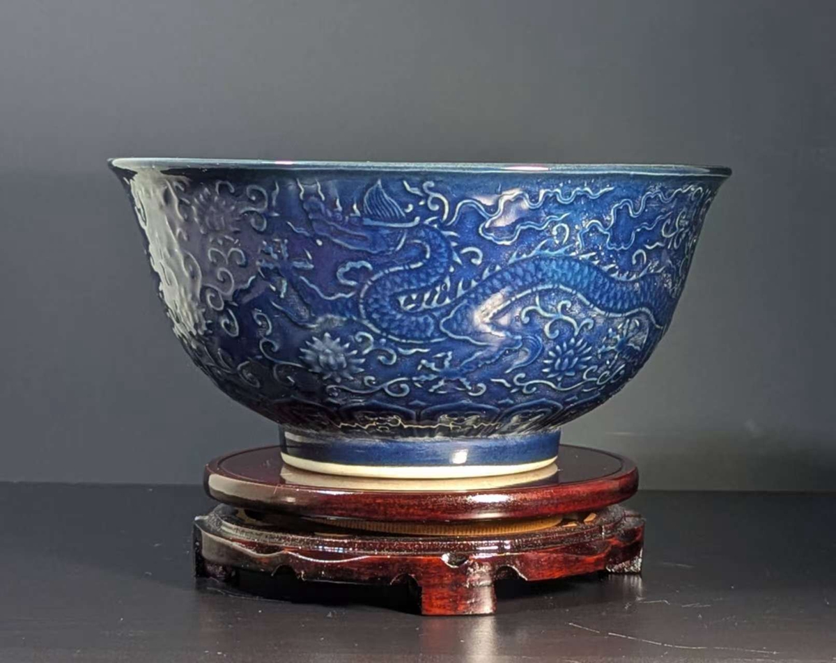 明代雾蓝釉龙纹碗