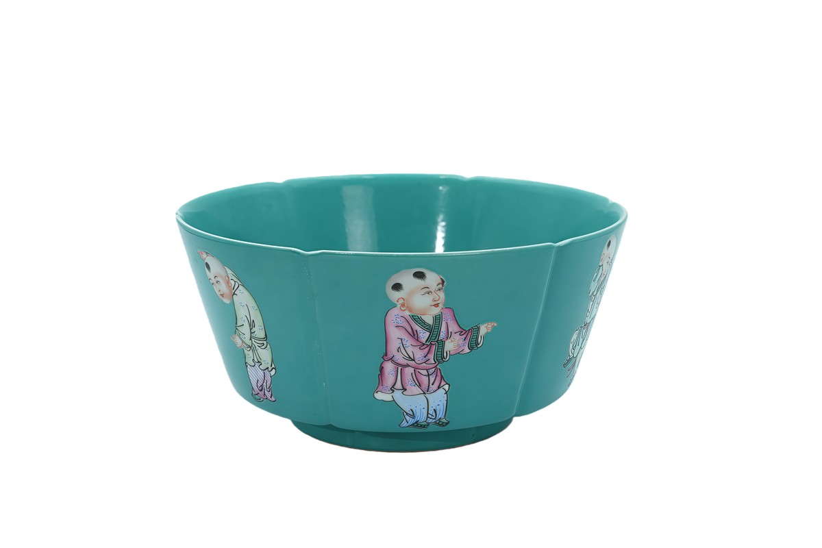 松石绿粉彩人物碗